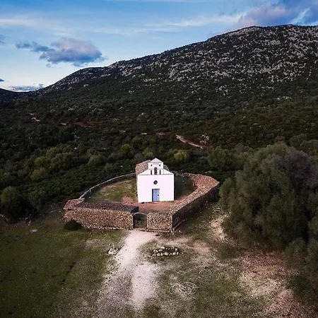 Ballu E' Ischina شقة *